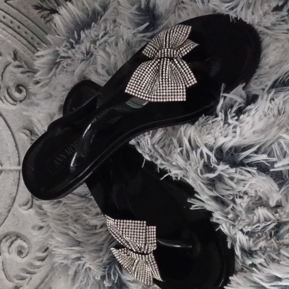 Elegant Black Sandals with Rhinestone Bow